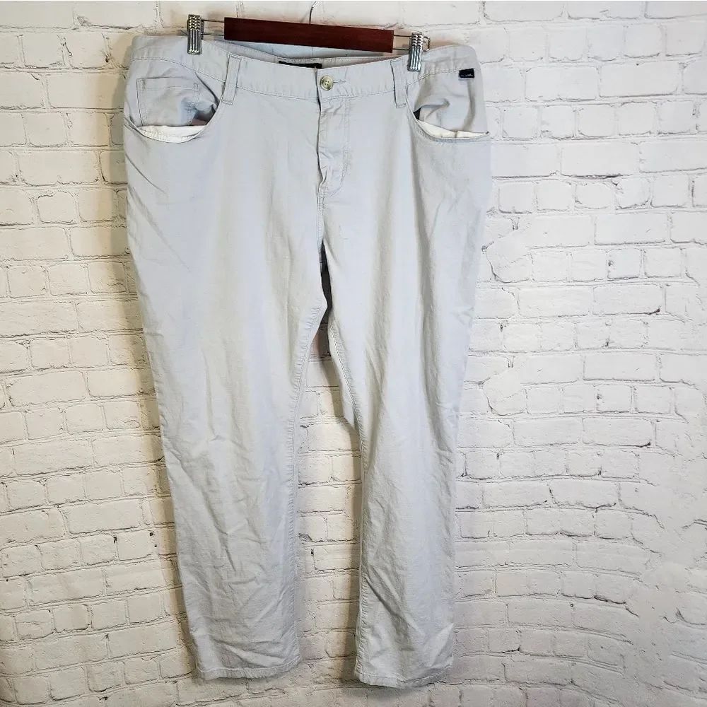 Men's Travis Mathew chino pants, size 40